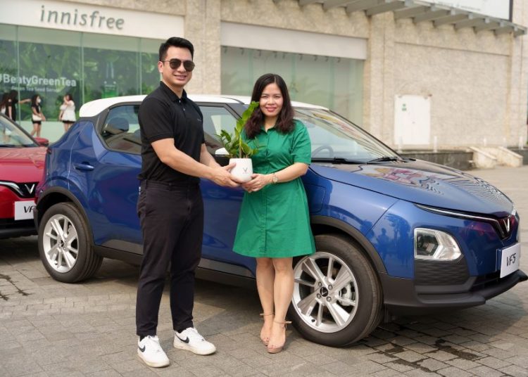 VinFast bắt đầu bàn giao VF 5 Plus cho khách hàng