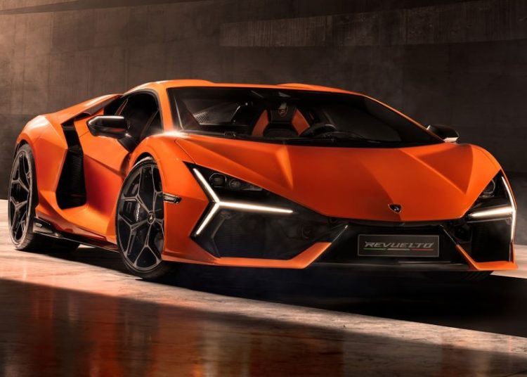 Lamborghini Revuelto 2024