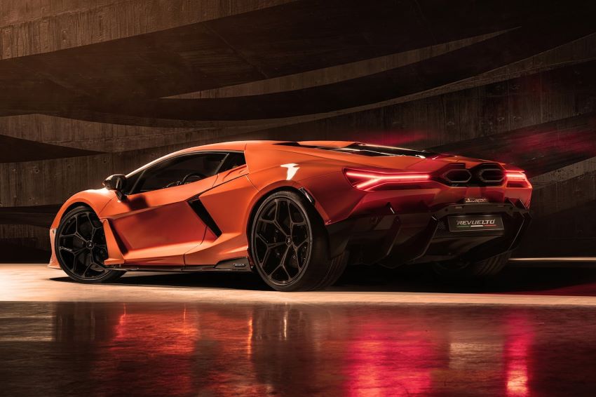 Lamborghini Revuelto 2024 