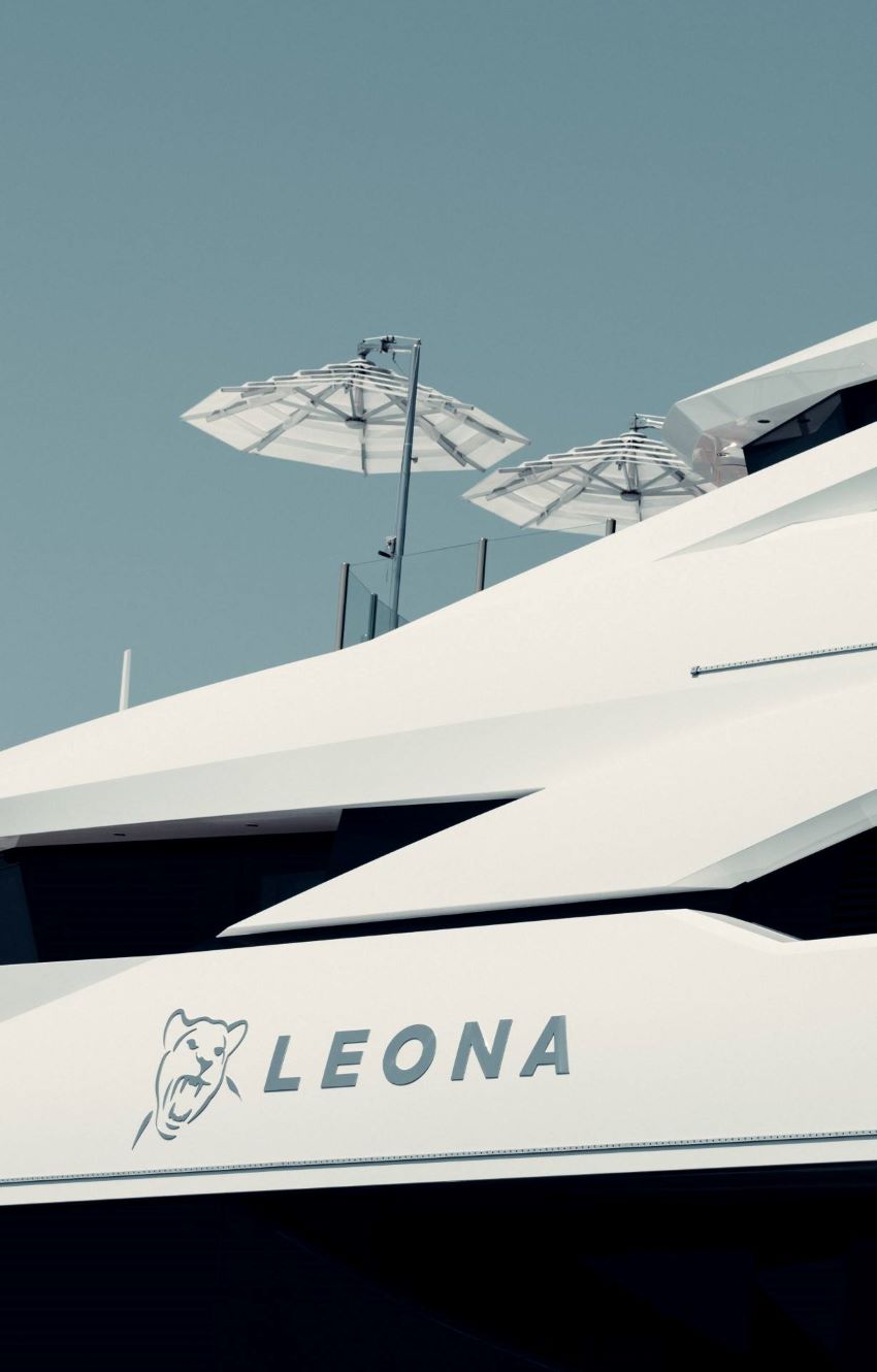 Du thuyền Leona