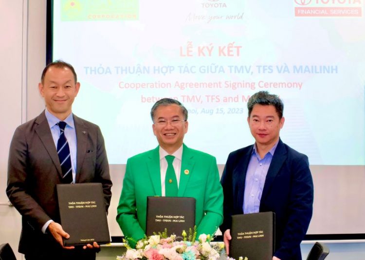 Tập đoàn Mai Linh mua 10.000 xe của Toyota Việt Nam