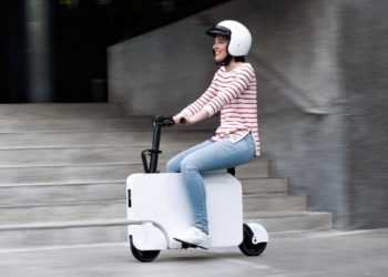 Xe tay ga chạy điện Honda Motocompacto thế hệ mới có thể xếp gọn như vali cỡ nhỏ