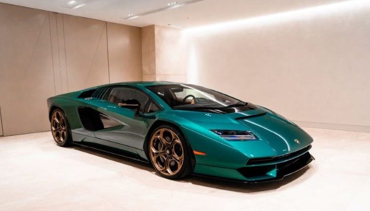 Lamborghini Countach LPI 800-4 phiên bản Verde Abete