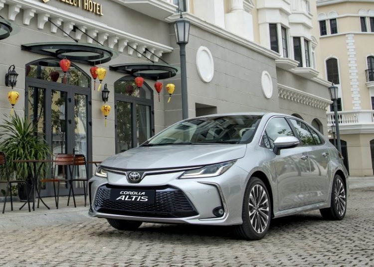 Toyota Corolla Altis 2023 ra mắt tại Việt Nam, giá từ 725 triệu đồng