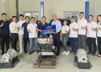 Ford tặng động cơ