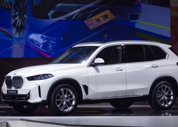BMW X5 mới ra mắt thị trường Việt Nam, giá từ 3,909 tỷ đồng