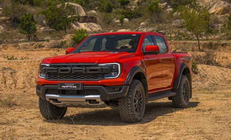 Nhiều quà tặng giá trị dành cho khách hàng mua xe Ford trong tháng 3