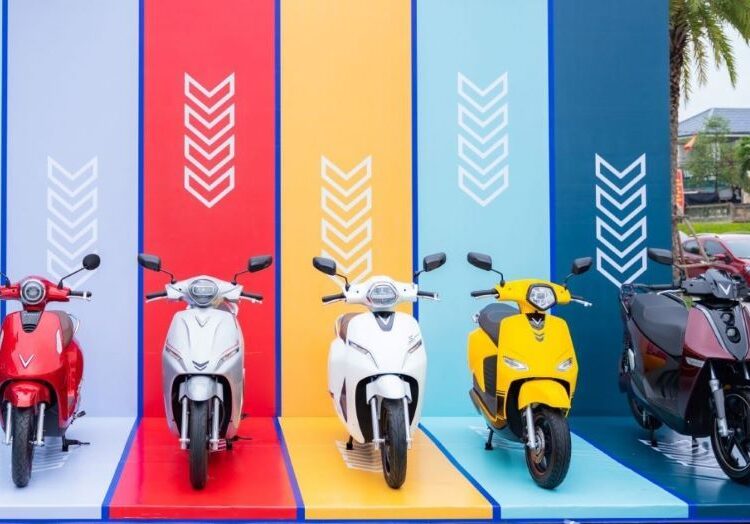 Nhiều ưu đãi dành cho khách hàng mua xe máy điện VinFast