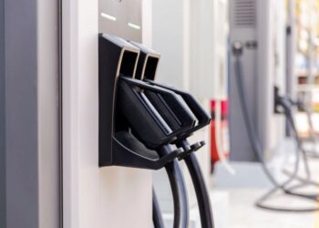 Trạm dừng nghỉ đường bộ phải có trạm sạc cho ô tô điện