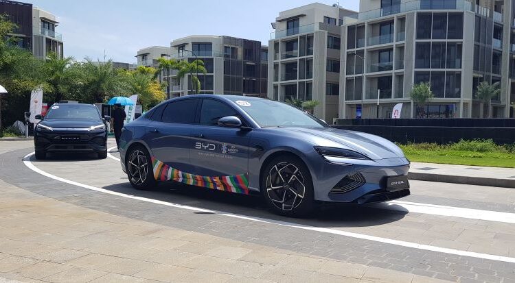 BYD mang 03 dòng xe SEAL, DOLPHIN và ATTO 3 cho người dùng Việt Nam lái thử trước khi ra mắt