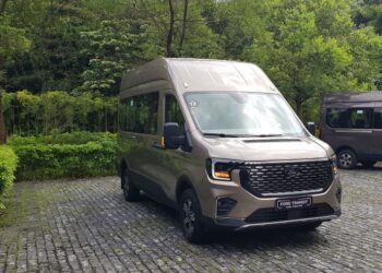 Ford Transit mới