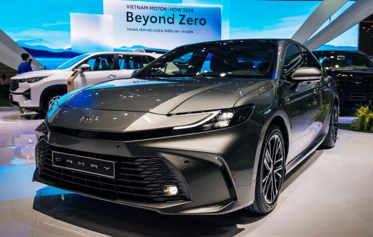 Toyota Camry mới