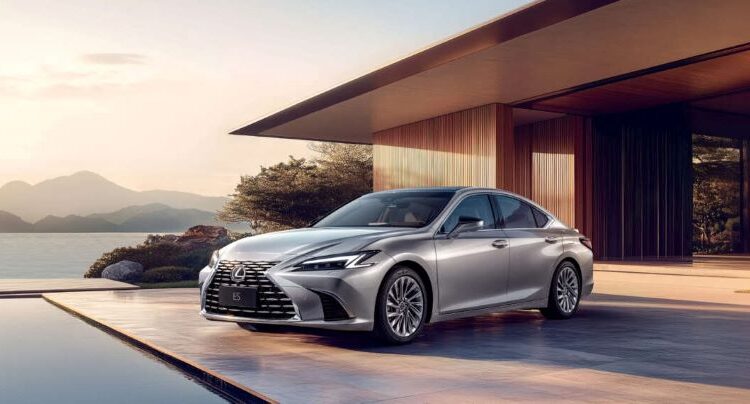 Lexus ES 2025