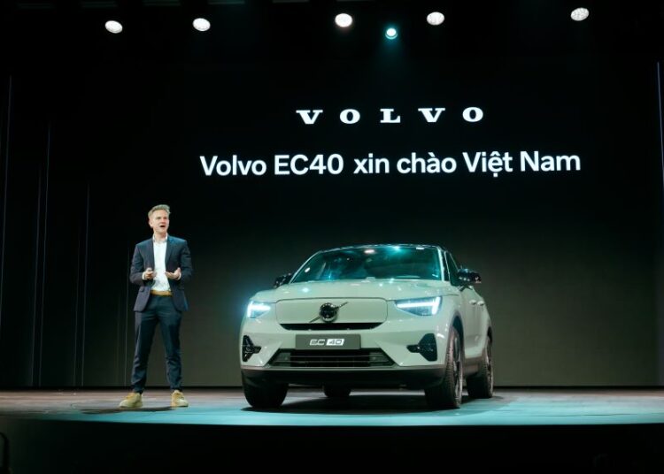 Volvo EC40 mới