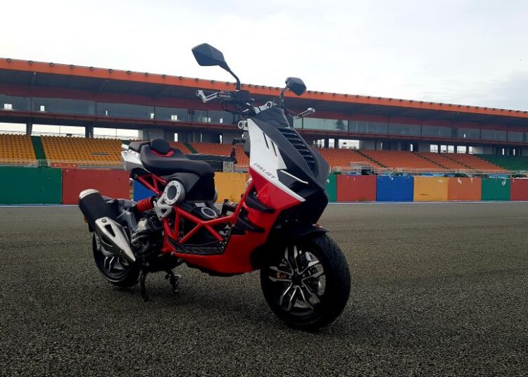 Mẫu xe tay ga Italjet Dragster 300 có mặt tại Việt Nam