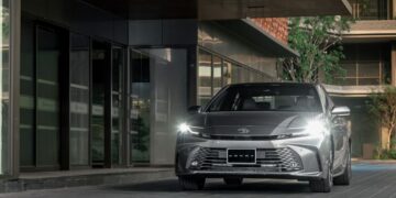 Giá Camry mới