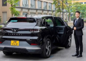 Dừng dịch vụ taxi Xanh SM Luxury bằng xe VinFast VF 8