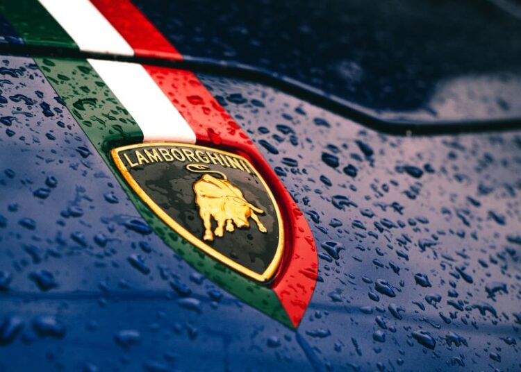 Năm 2024, Lamborghini ghi nhận doanh số bán hàng cao nhất trong lịch sử