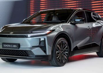 Toyota trình làng mẫu xe crossover điện C-HR+ 2025, sạc đầy pin chạy 600 km