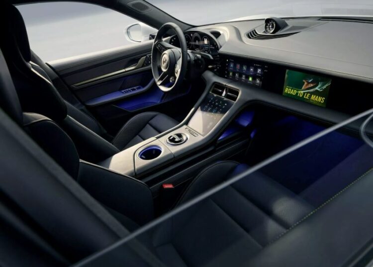 Porsche Cayenne, Panamera, Taycan và 911 đời 2026 sẽ có hệ thống thông tin giải trí mới