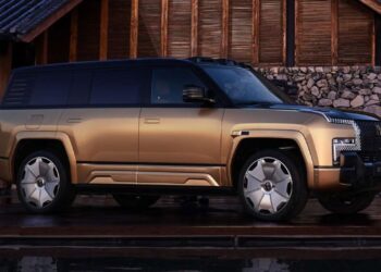 Yangwang U8L của BYD lần đầu lộ diện