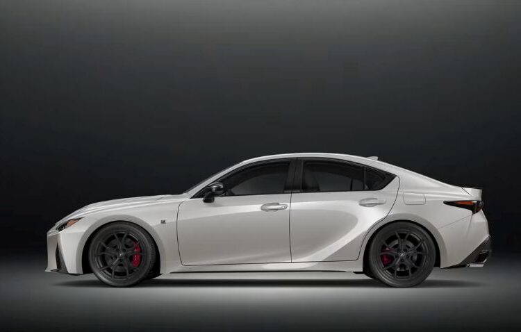 Lexus IS Ultimate Edition 2025