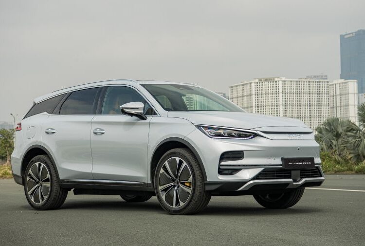 BYD Sealion 8