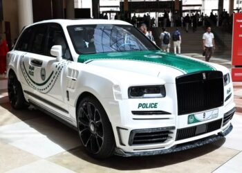 Rolls-Royce Cullinan bản độ Mansory gia nhập đội xe Cảnh sát Dubai