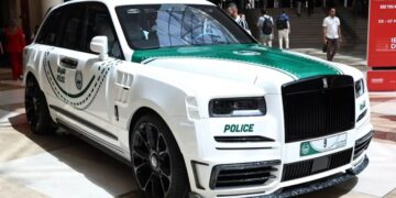 Rolls-Royce Cullinan bản độ Mansory gia nhập đội xe Cảnh sát Dubai