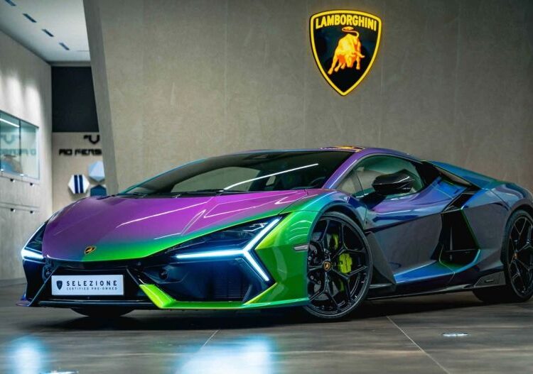 Ngắm chiếc Lamborghini Revuelto đổi màu tùy theo góc nhìn, ánh sáng
