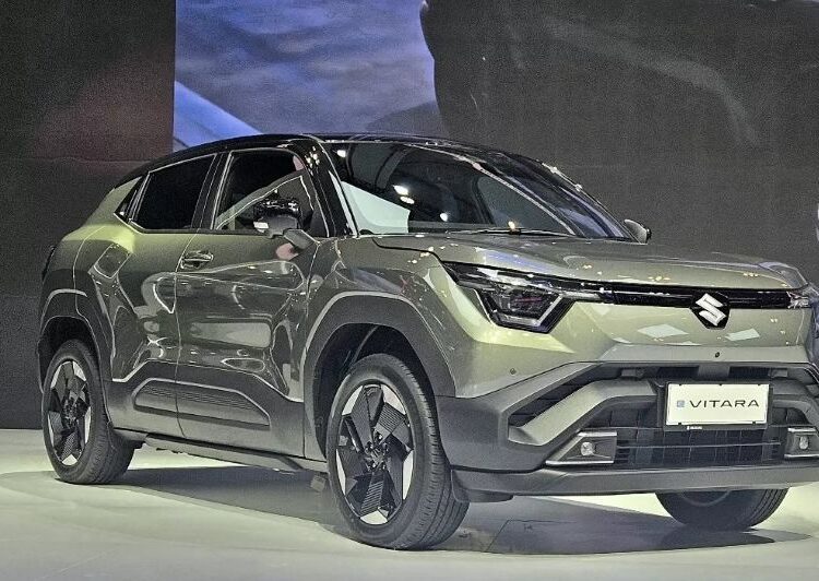 Suzuki trình làng SUV điện đầu tiên eVitara, phạm vi 500 km