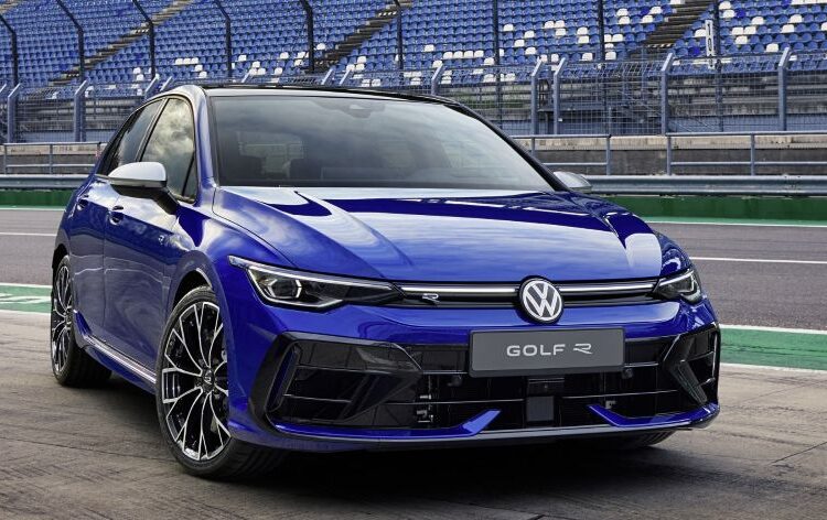 Volkswagen Golf chính thức nhận đặt hàng tại Việt Nam: Biểu tượng “hot hatch” Đức trở lại, giá từ 798 triệu đồng