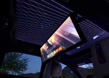 Màn hình trần xe BMW