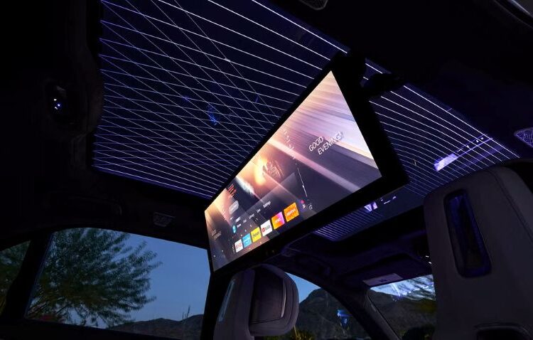 Màn hình trần xe BMW