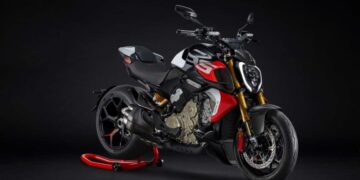 Ducati Diavel V4 RS 2026: “Quái thú cơ bắp” bứt tốc 0-100 km/h trong 2,5 giây