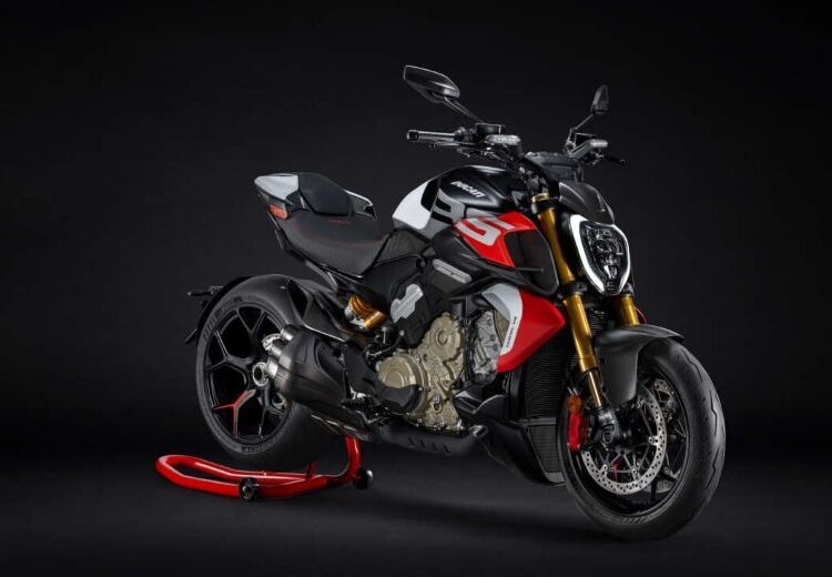 Ducati Diavel V4 RS 2026: “Quái thú cơ bắp” bứt tốc 0-100 km/h trong 2,5 giây