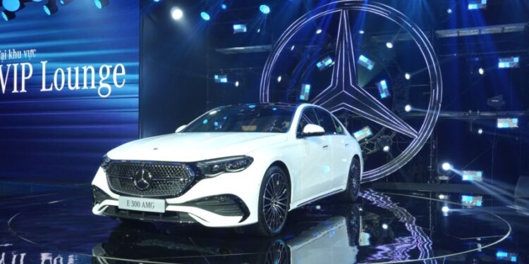 Mercedes E mới