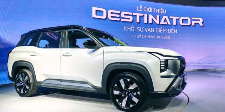 Giá Mitsubishi Destinator