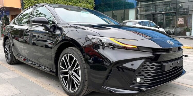 Triệu hồi hơn 2.200 xe Toyota tại Việt Nam để cập nhật phần mềm hỗ trợ đỗ xe