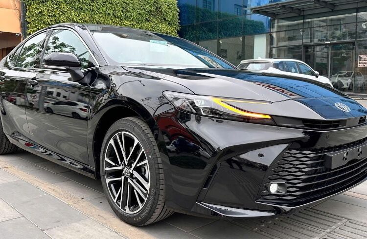 Triệu hồi hơn 2.200 xe Toyota tại Việt Nam để cập nhật phần mềm hỗ trợ đỗ xe