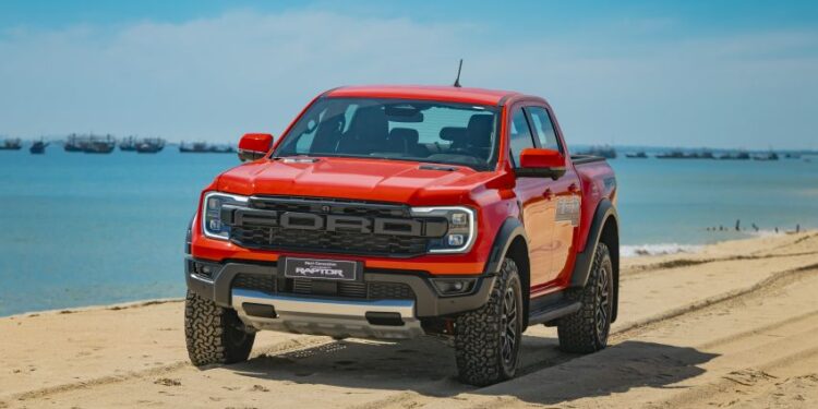 Ford Việt Nam ưu đãi tháng 1/2026: Hỗ trợ lệ phí trước bạ lên đến 100% và nhiều quà tặng