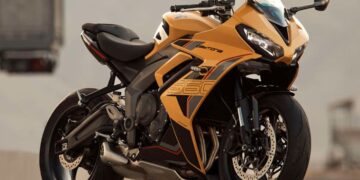 Triumph Daytona 660 2026 ra mắt bản nâng cấp: bổ sung quickshifter, phuộc Showa điều chỉnh