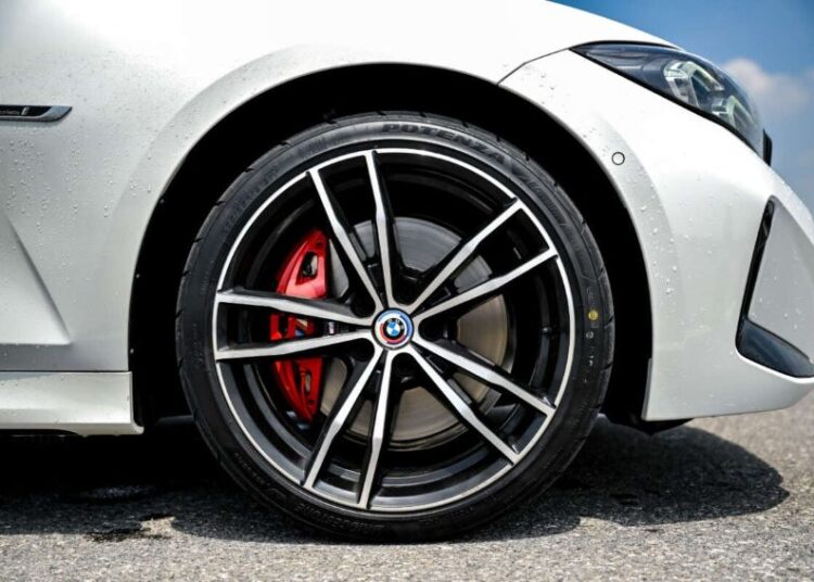 Bridgestone ra mắt lốp xe hiệu suất Potenza Adrenalin RE005, tăng độ bám đường