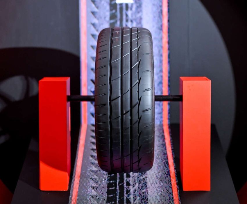 Bridgestone Potenza RE005