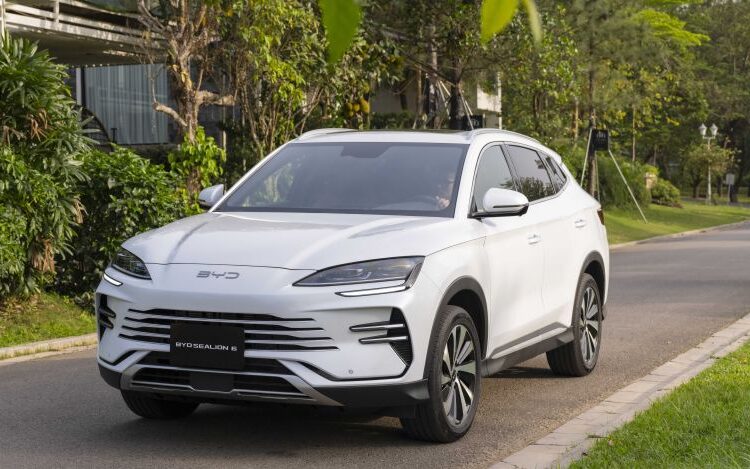 BYD tung ưu đãi đầu năm 2026: Hỗ trợ 100% phí trước bạ, tặng bộ sạc cho nhiều mẫu xe điện