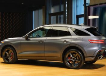 Genesis GV70 Prestige Graphite 2027 trình làng: Ngoại thất tối màu, động cơ V6 tăng áp kép
