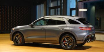 Genesis GV70 Prestige Graphite 2027 trình làng: Ngoại thất tối màu, động cơ V6 tăng áp kép