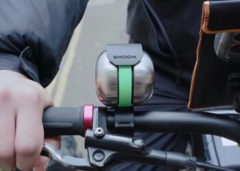 Chuông xe đạp DuoBell: “Xuyên” tai nghe chống ồn, giải pháp an toàn mới từ Škoda Auto