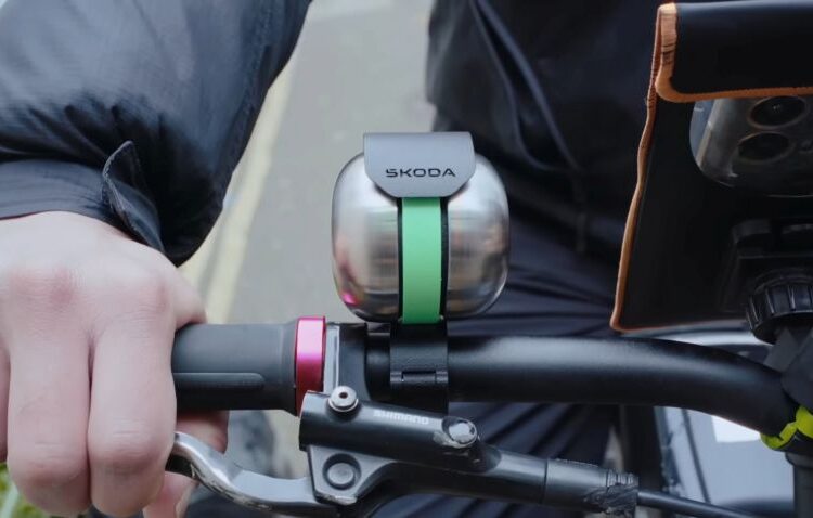 Chuông xe đạp DuoBell: “Xuyên” tai nghe chống ồn, giải pháp an toàn mới từ Škoda Auto
