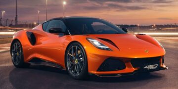 Lotus Emira 420 Sport: Nhẹ hơn, mạnh 420 mã lực, động cơ AMG 2.0L Turbo
